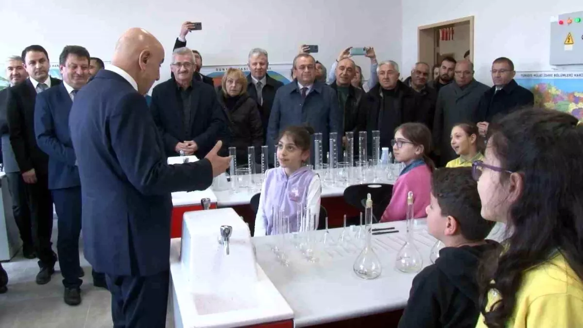 Keçiören Belediyesi, Eğitime Bir Tuğla da Bizden Projesi ile Okullara Yardım Ediyor