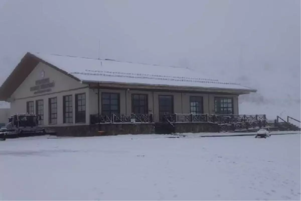 Karabük'te Keltepe Kayak Merkezi'nde Kar Yağışı Başladı