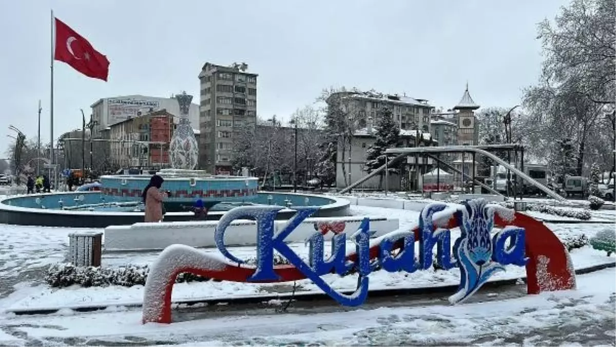 Kütahya'da Mevsimin İlk Kar Yağışı