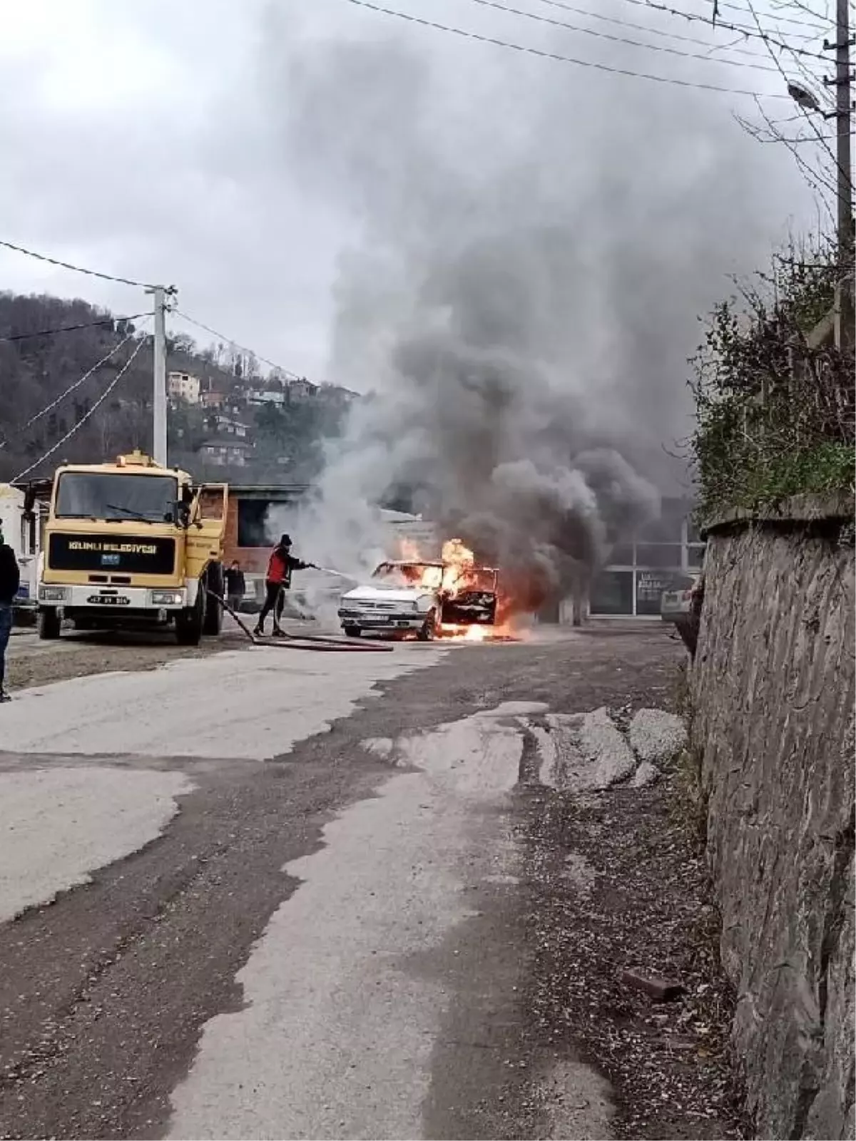 Zonguldak'ta Otomobil Alev Alev Yanarak Kullanılamaz Hale Geldi