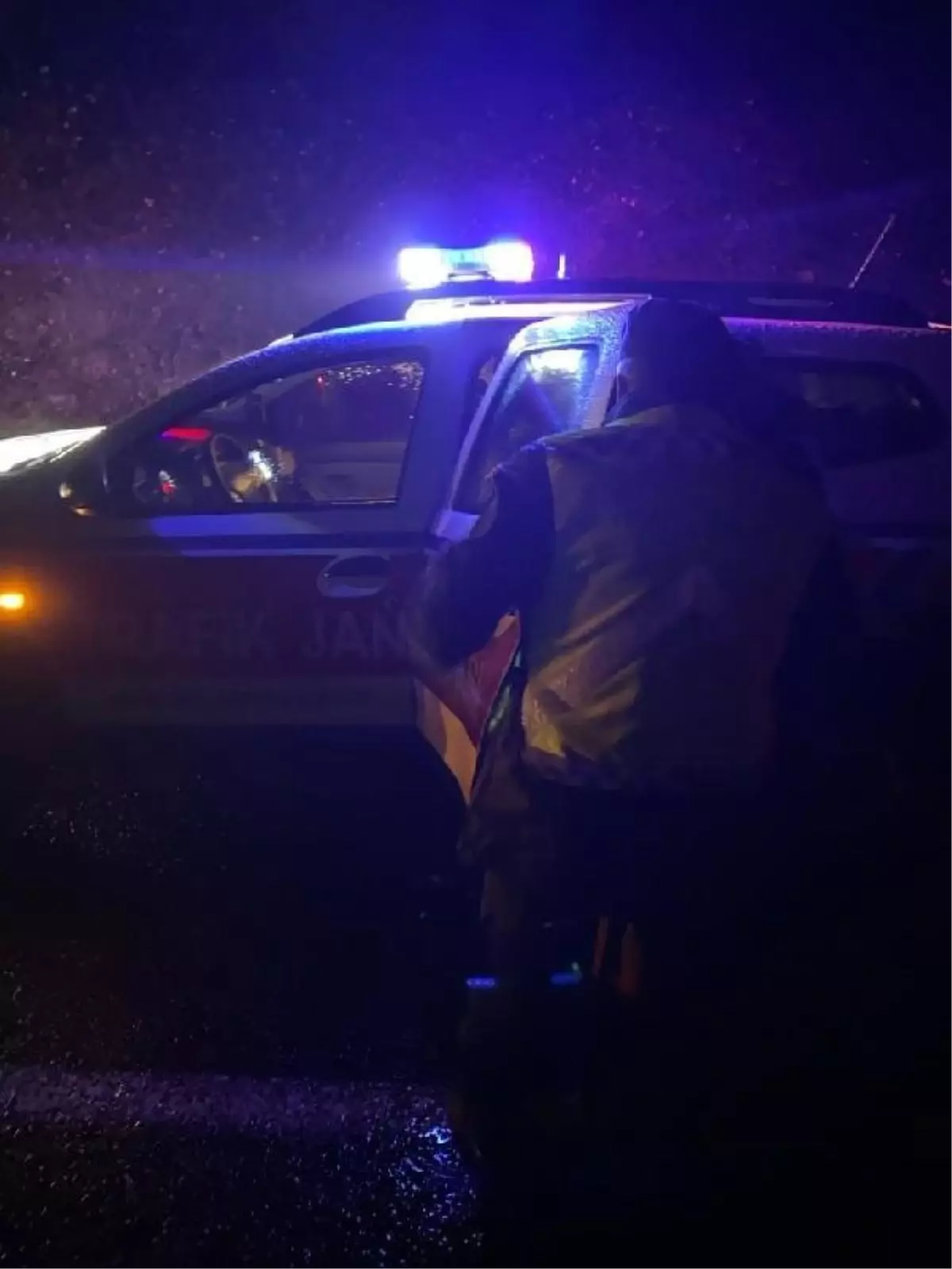 Jandarma Ekipleri Trafik Uygulaması Sırasında Rahatsızlanan Kadını Hastaneye Yetiştirdi