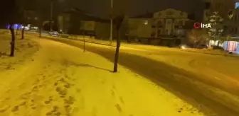 Uzunköprü'de çocuklar kar yağışının keyfini çıkardı