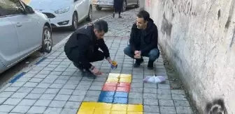 Batman'da Esnaf, Kaldırıma Seksek Oyunu Çizdi