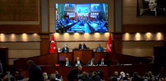 CHP'li Meclis Üyesi Mehmet Ali Tüy, İBB Toplantısında AK Parti'yi Övdü