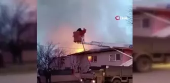 İki katlı ev alev topuna döndü