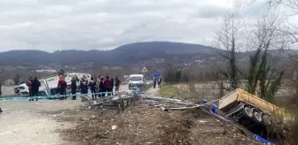 Zonguldak'ta kum yüklü kamyonun çarptığı kazada 1 ölü, 2 yaralı