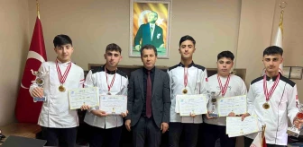 Karacabeyli Genç Aşçılar 2023 Türkiye Uluslararası Gastronomi Fuarı'nda Başarı Kazandı