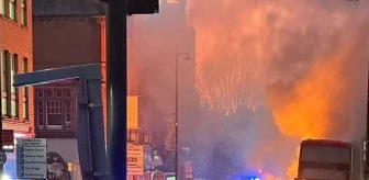 Londra'da elektrikli çift katlı otobüste patlama meydana geldi