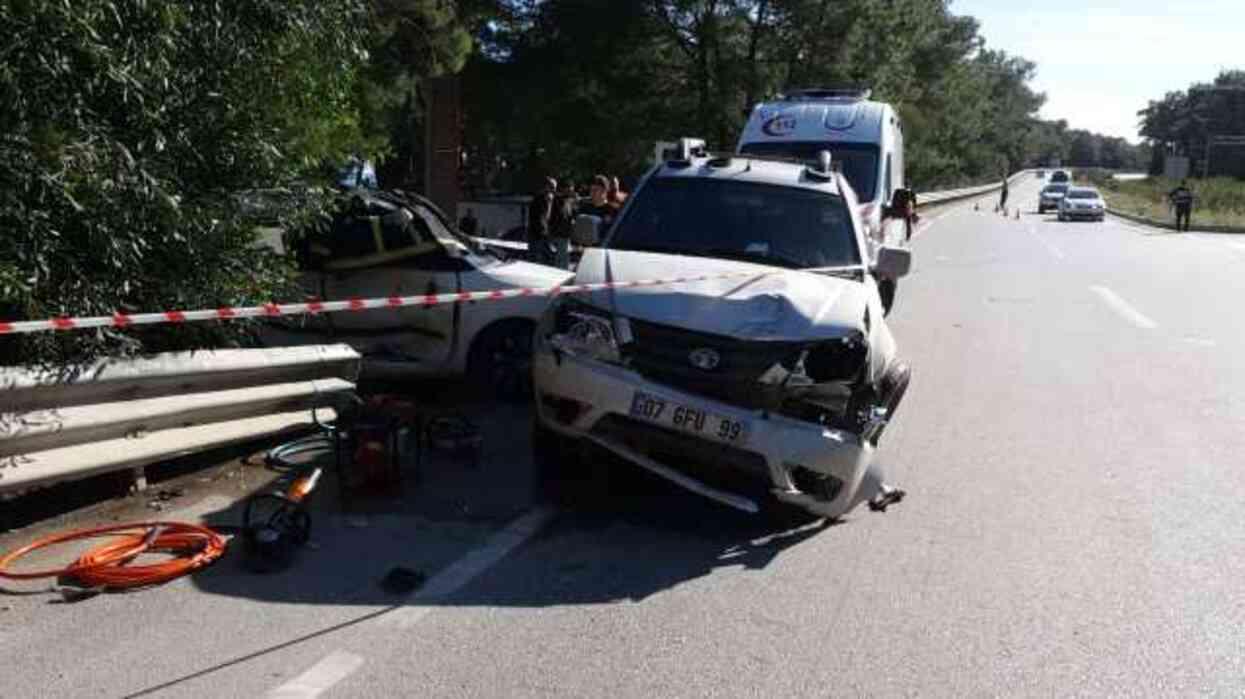 Piknik yolunda feci kaza! Olay yerinde annesinin cansız bedenini gören kızı gözyaşlarına boğuldu Piknik yolunda feci kaza! Olay yerinde annesinin cansız bedenini gören kızı gözyaşlarına boğuldu
