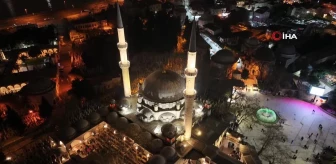 Regaip Kandili'nde Binlerce Vatandaş Eyüp Sultan Camii'ne Akın Etti