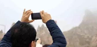 Kapadokya'da Oluşan Sis Turistlere Görsel Şölen Sundu