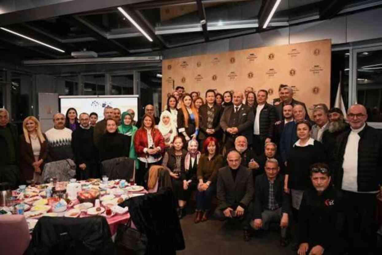 Tuzla Belediye Başkanı Şadi Yazıcı, özel günlerinde gazetecileri ağırladı Tuzla Belediye Başkanı Şadi Yazıcı, özel günlerinde gazetecileri ağırladı