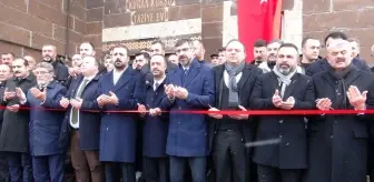 AK Parti Tatvan İlçe Başkanı ve hayırsever iş insanı Erhan Ayaz tarafından Kur'an kursu ve taziye evi açıldı