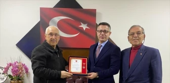 Bulancak Kaymakamı Ünal Koç, Türk Silahlı Kuvvetlerini Güçlendirme Vakfına bağışta bulunanlara plaket verdi