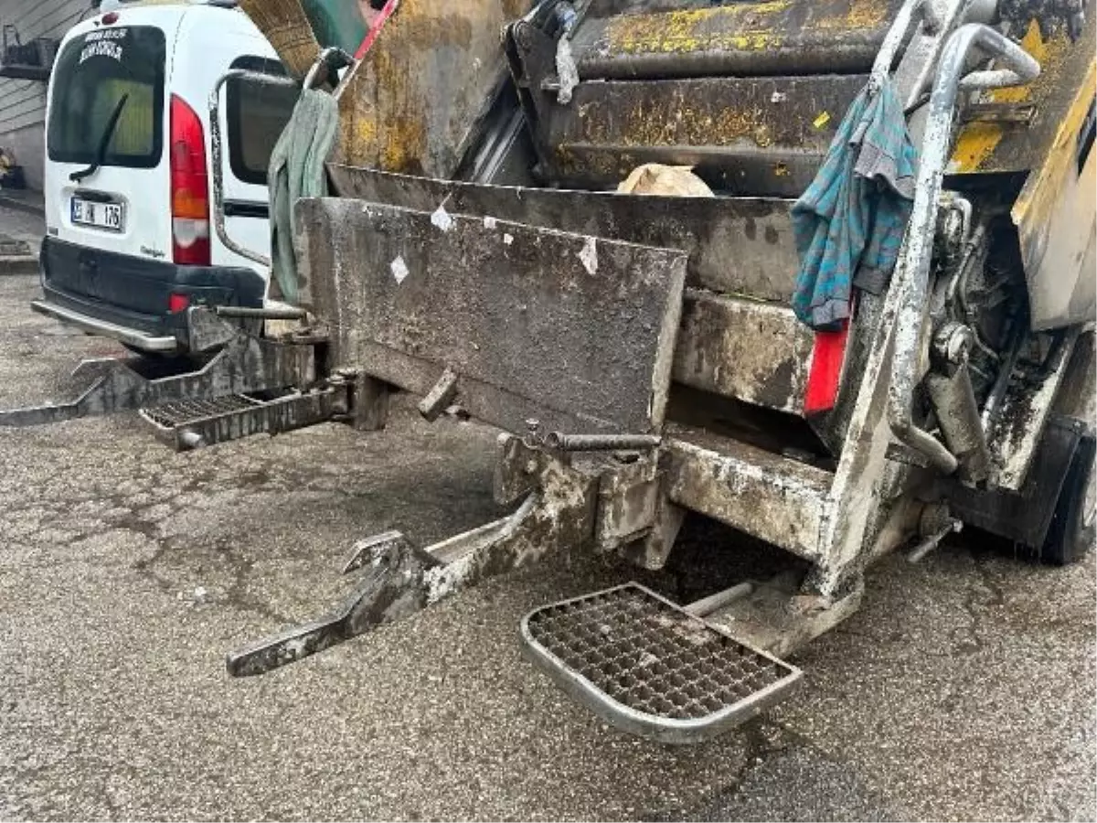 Tunceli'de Temizlik İşçisi Çöp Kamyonundan Düşerek Ağır Yaralandı