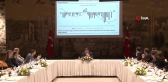 Cumhurbaşkanı Yardımcısı Cevdet Yılmaz, ekonomi müdürleriyle bir araya geldi