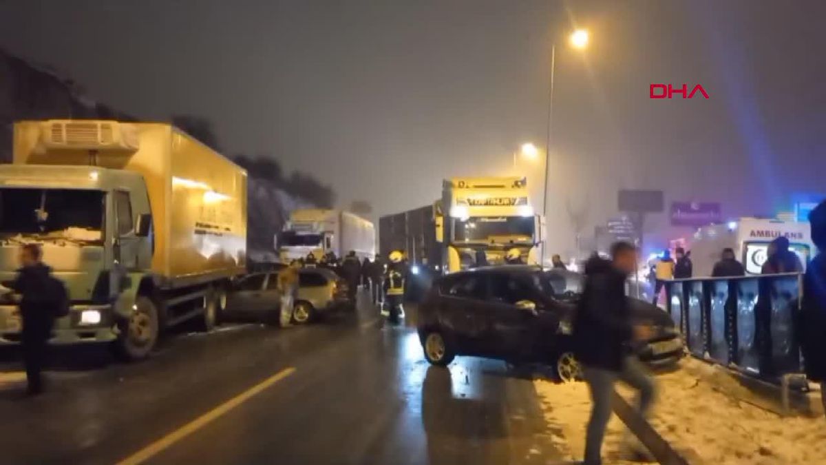 Kar yağışı nedeniyle zincirleme trafik kazası: 5 yaralı