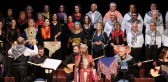 Narlıdere Dostlar Korosu 'Sıra Gecesi' Konseriyle Vatandaşlarla Buluştu