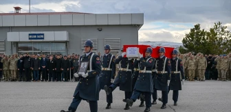 Pençe-Kilit Operasyonu bölgesinde şehit olan asker için Van'da tören düzenlendi
