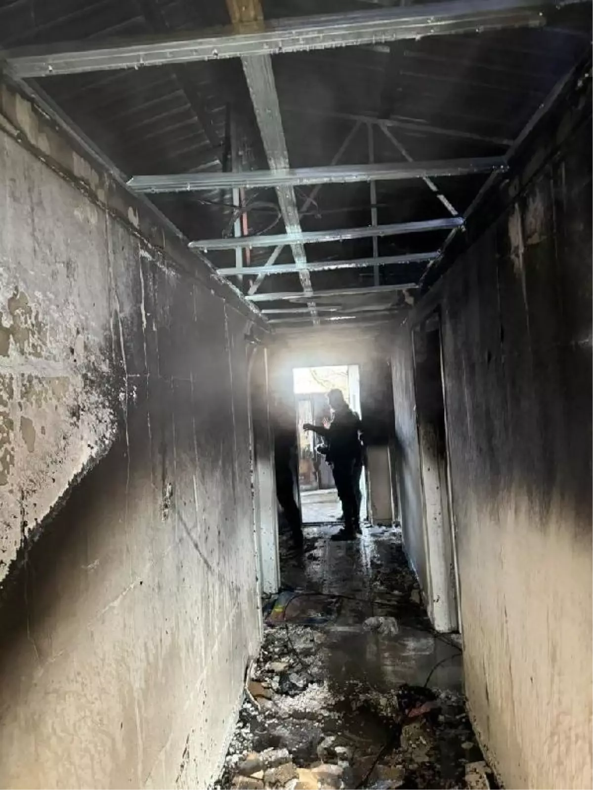 Şırnak'ta Sobadan Çıkan Yangında Prefabrik Ev Yandı