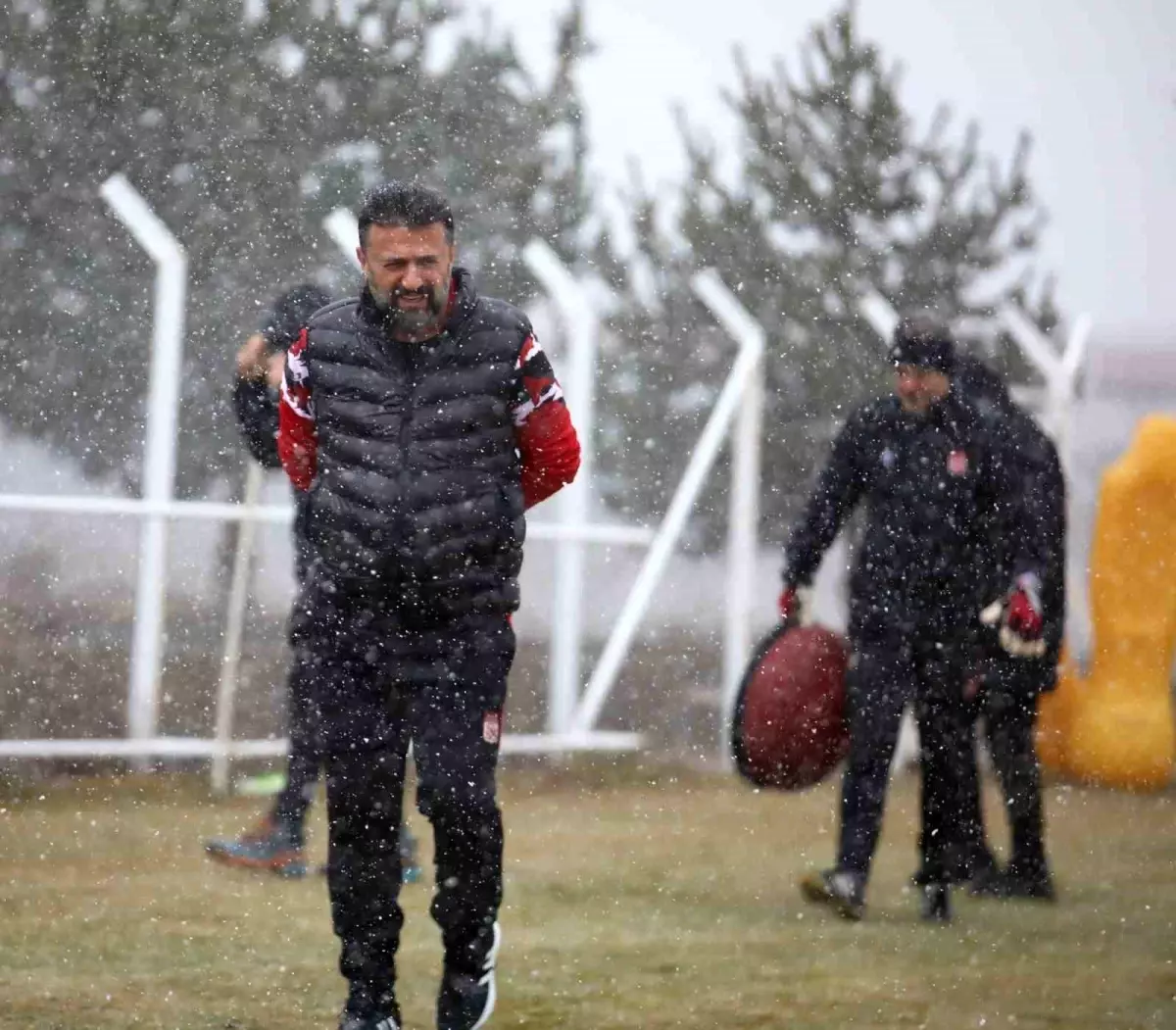 Sivasspor, Samsunspor Maçı Hazırlıklarına Kar Yağışı Altında Başladı ...