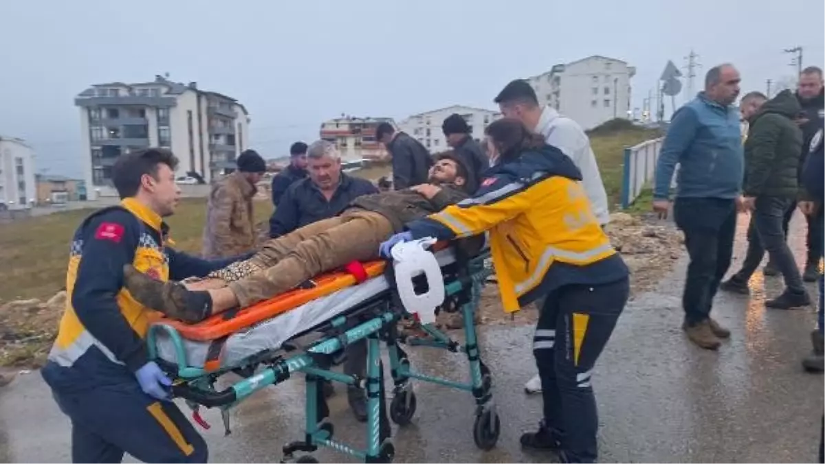 İzmit'te taksiye çarpan araç toprak alana uçtu: 4 yaralı
