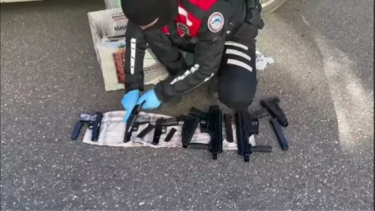 Diyarbakır'da Durdurulan Takside Silah ve Mühimmat Ele Geçirildi