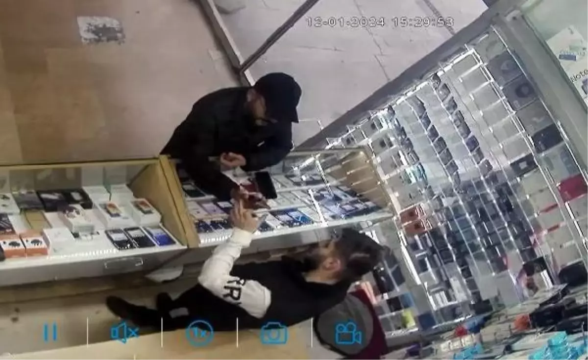 Avcılar'da Telefon Bayisinde Hırsızlık