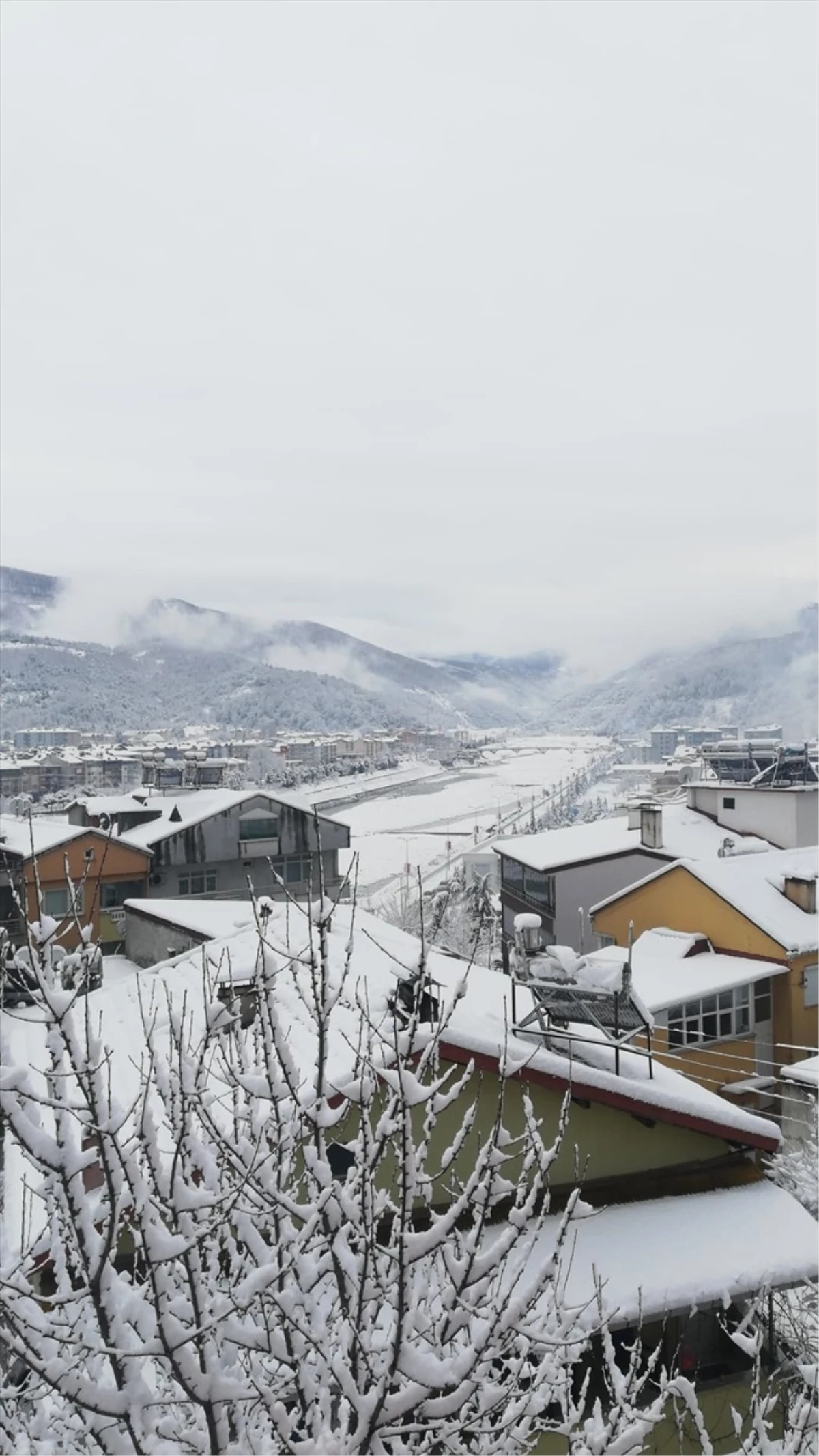 Sinop'un Ayancık ilçesinde kar yağışı
