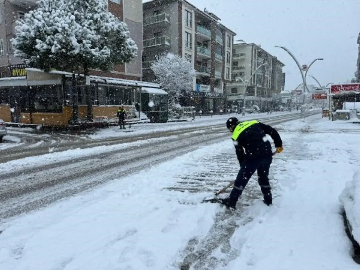 Bartın'da Mevsimin İlk Karı Yağdı