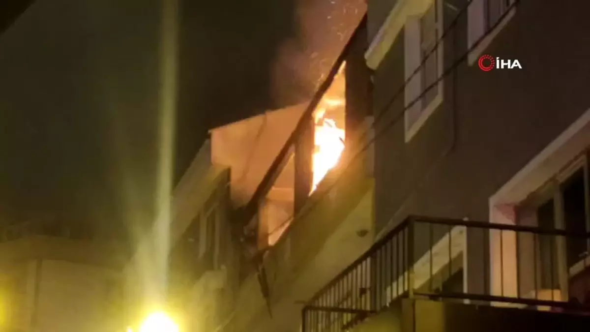 Kağıthane'de korkutan yangın: Alevler 3 binayı sardı