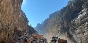 Kapuzbaşı Şelaleleri Yolu Heyelan Nedeniyle Kapanmıştı, Ulaşım Yeniden Sağlandı