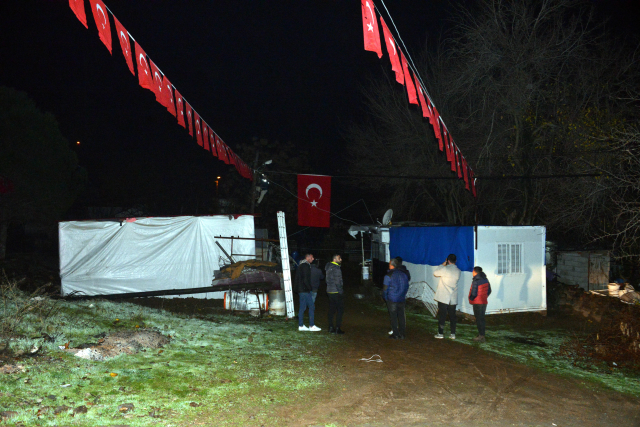 Şehit ailesinin kaldığı 3 metrekare çadıra 10 adet ısıtıcı bırakıldı