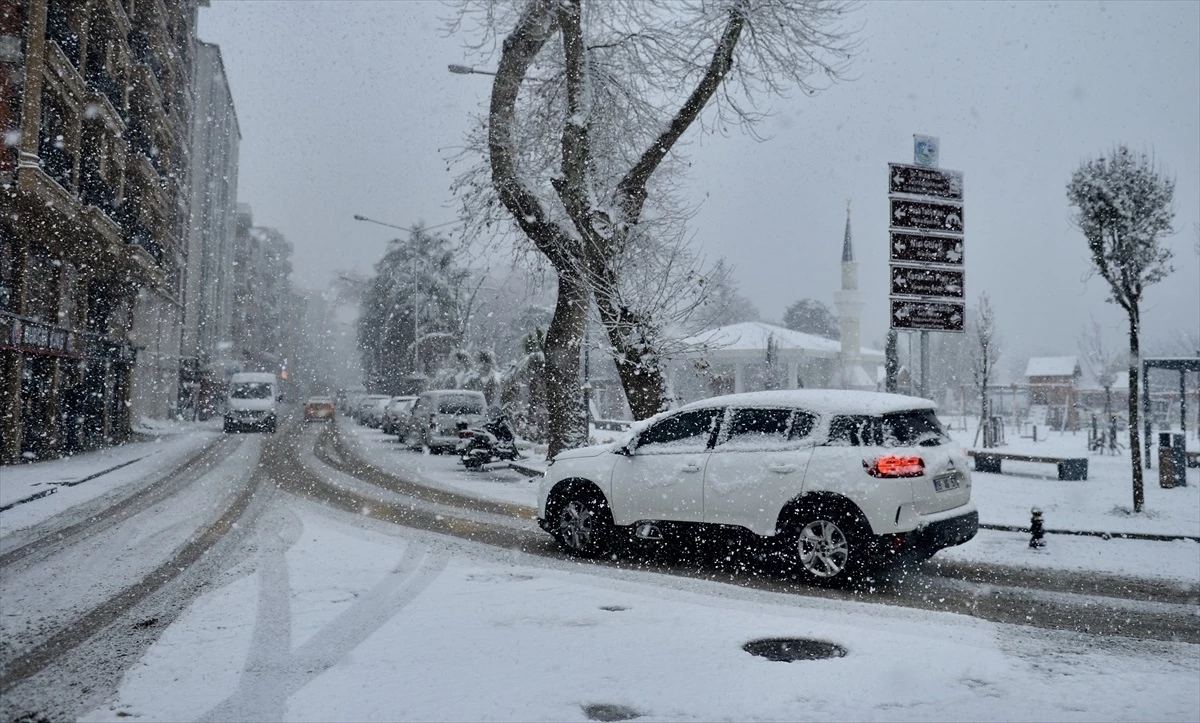 Sinop ve Kastamonu'da Kar Yağışı Nedeniyle 367 Köy Yolu Ulaşıma Kapandı