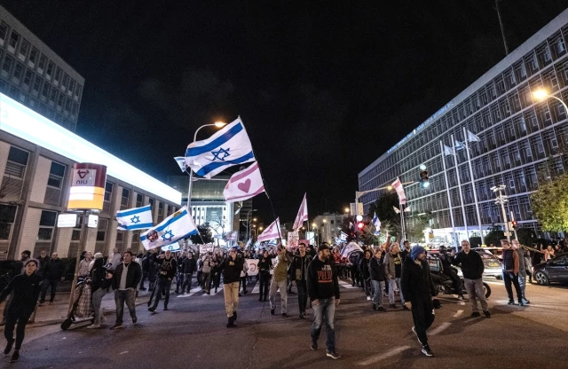 Tel Aviv'de erken seçim talebiyle gösteri düzenlendi