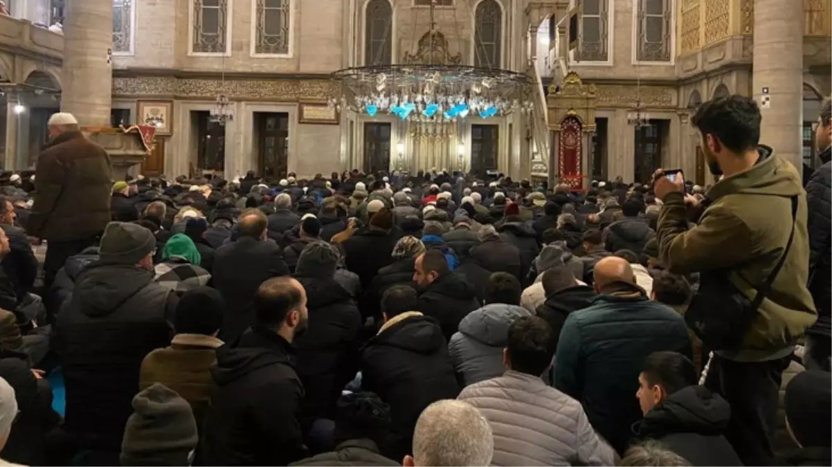 9 şehidimiz için İstanbul'daki camilerde sabah namazında dua edildi