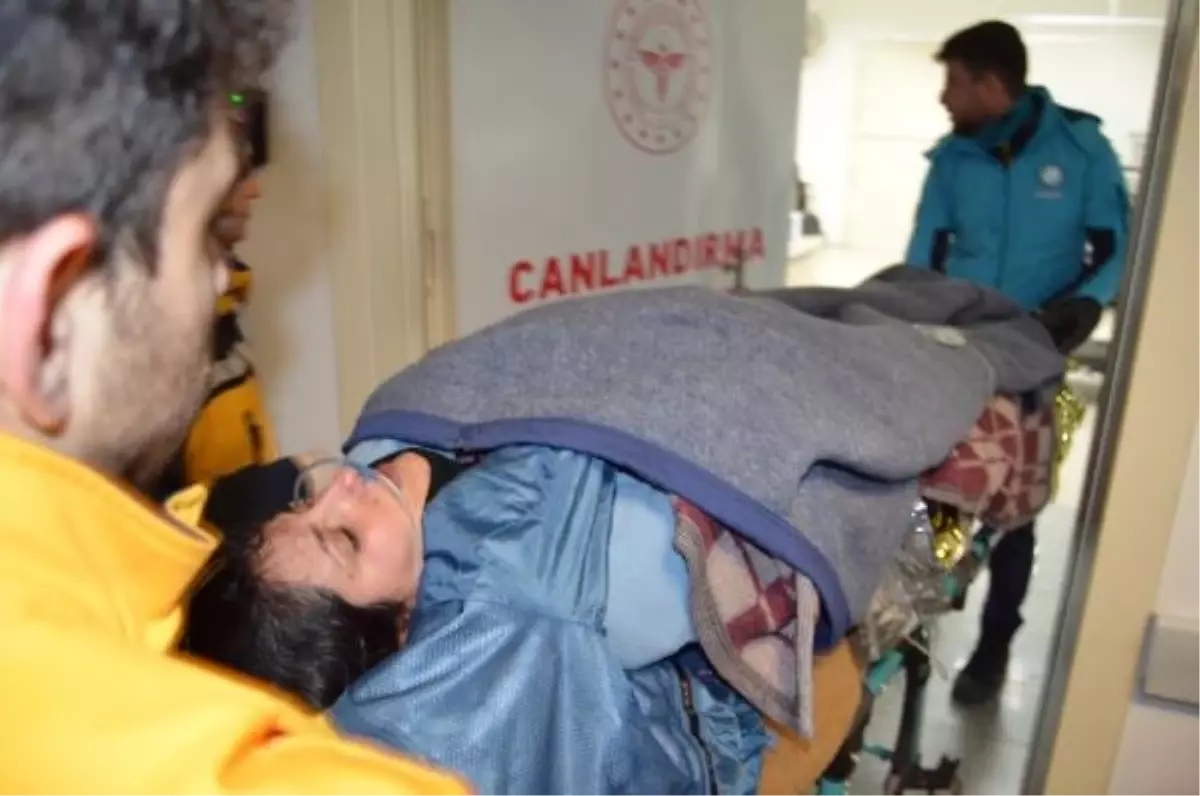 Hasandağı'nda mahsur kalan dağcı askeri helikopterle kurtarıldı