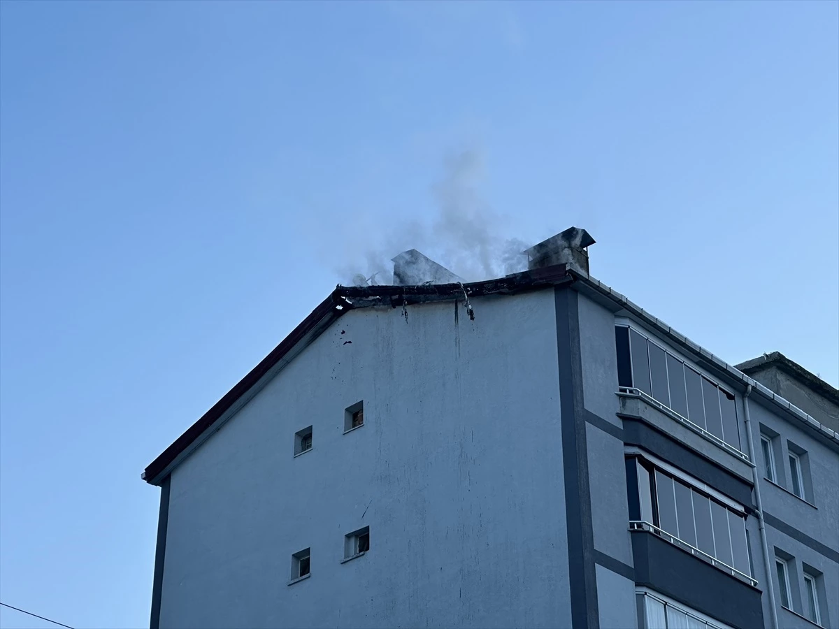 Sinop'un Ayancık ilçesinde baca ve çatı yangını söndürüldü