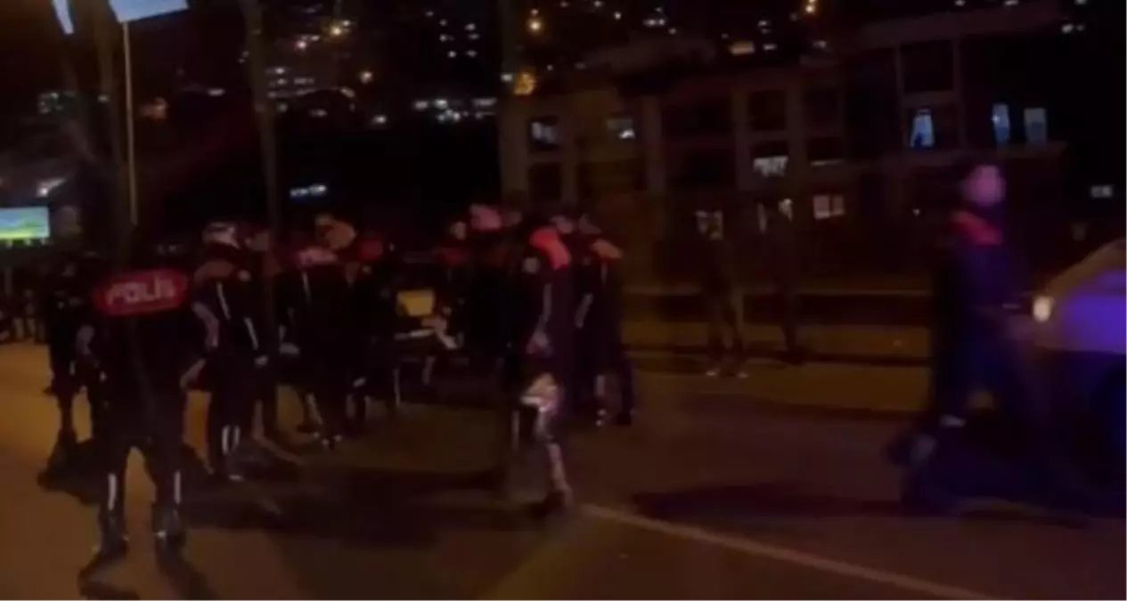 İzmir'de kaçan otomobilin çarptığı motosikletteki 2 polis yaralandı
