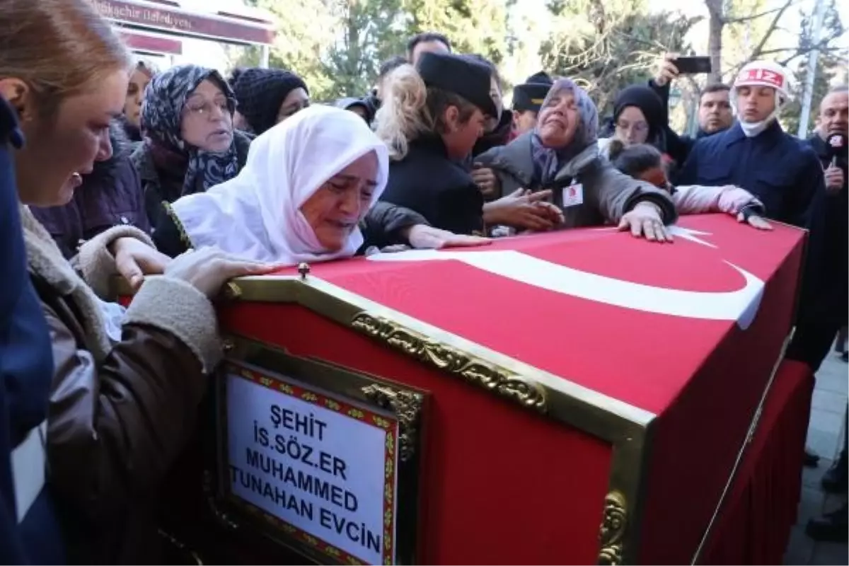 PENÇE-Kilit Harekatı'nda şehit olan Sözleşmeli Er Muhammed Tunahan Evcin'in cenazesi Eskişehir'de toprağa verildi
