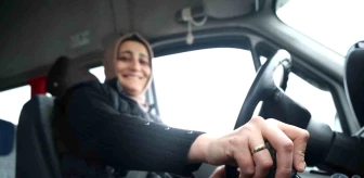Elazığ'da Anne Şoför, Çocukları Okula Taşıyor