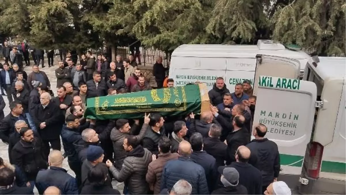 Mardin'de TIR Kazası: Anne ve Kızı Toprağa Verildi
