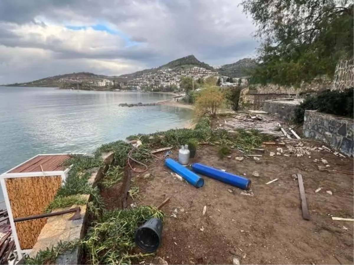Bodrum'da Halk Plajı İçin Yapılar Kaldırıldı