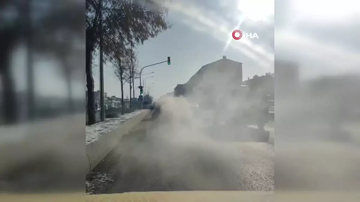 Egzozu Arızalı Otomobil Sürücüleri Zor Durumda Bıraktı