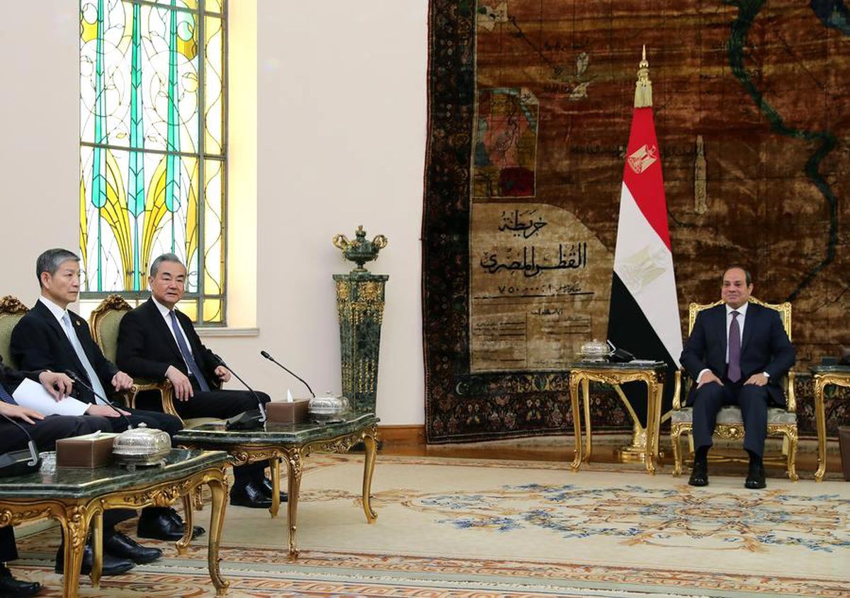 Mısır Cumhurbaşkanı Sisi, Çin Dışişleri Bakanı Wang Yi ile Görüştü