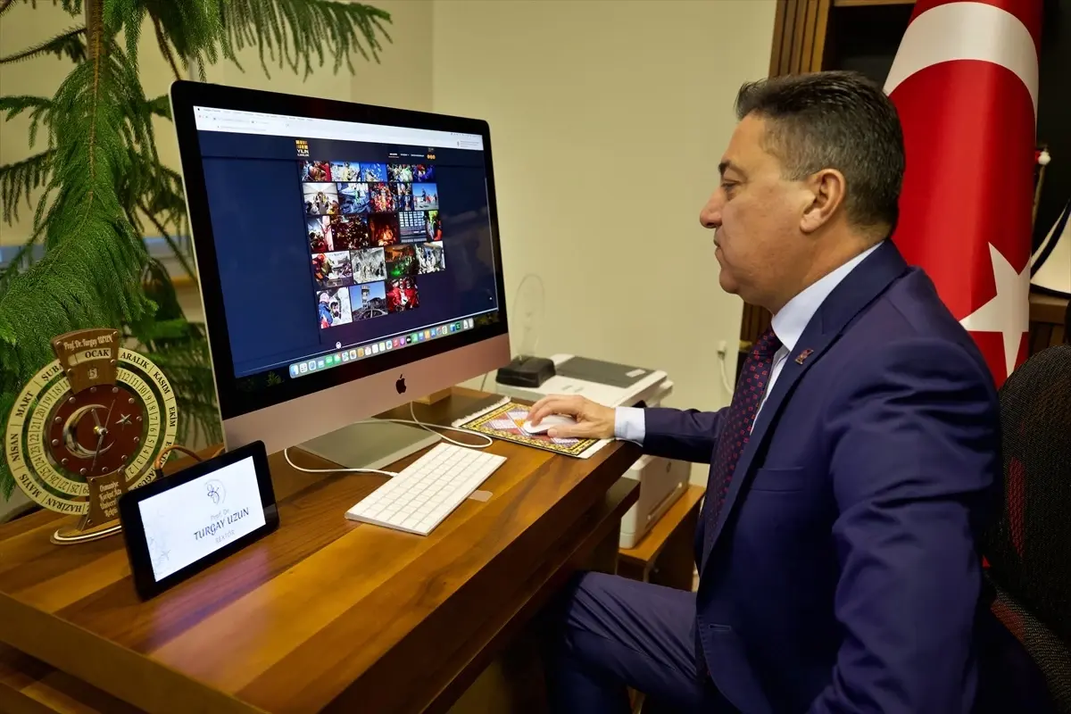 ÖKÜ Rektörü Turgay Uzun, Yılın Kareleri oylamasında tercih yaptı