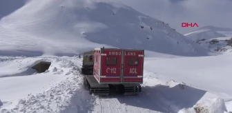 Ağrı'da Kardan Kapanan Yol Açıldı, Hasta 4 Kardeş Hastaneye Ulaştırıldı
