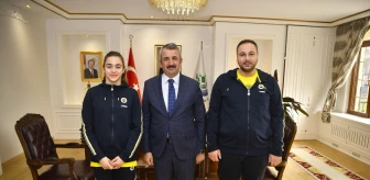 Fenerbahçe Spor Kulübü Yüzücüsü Edirneli Beyza Işık Vali Yunus Sezer'i Ziyaret Etti