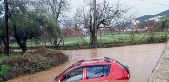 Muğla'da aşırı yağışlar sonucu araçlar suya gömüldü