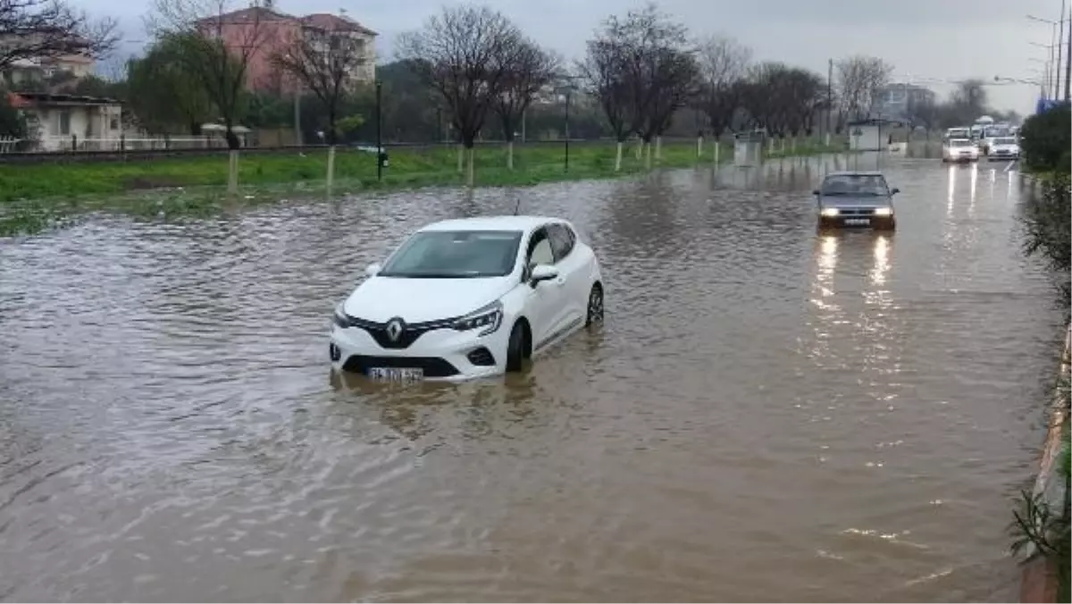 Aydın'da Sağanak Yağış: Cadde ve Sokaklar Göle Döndü